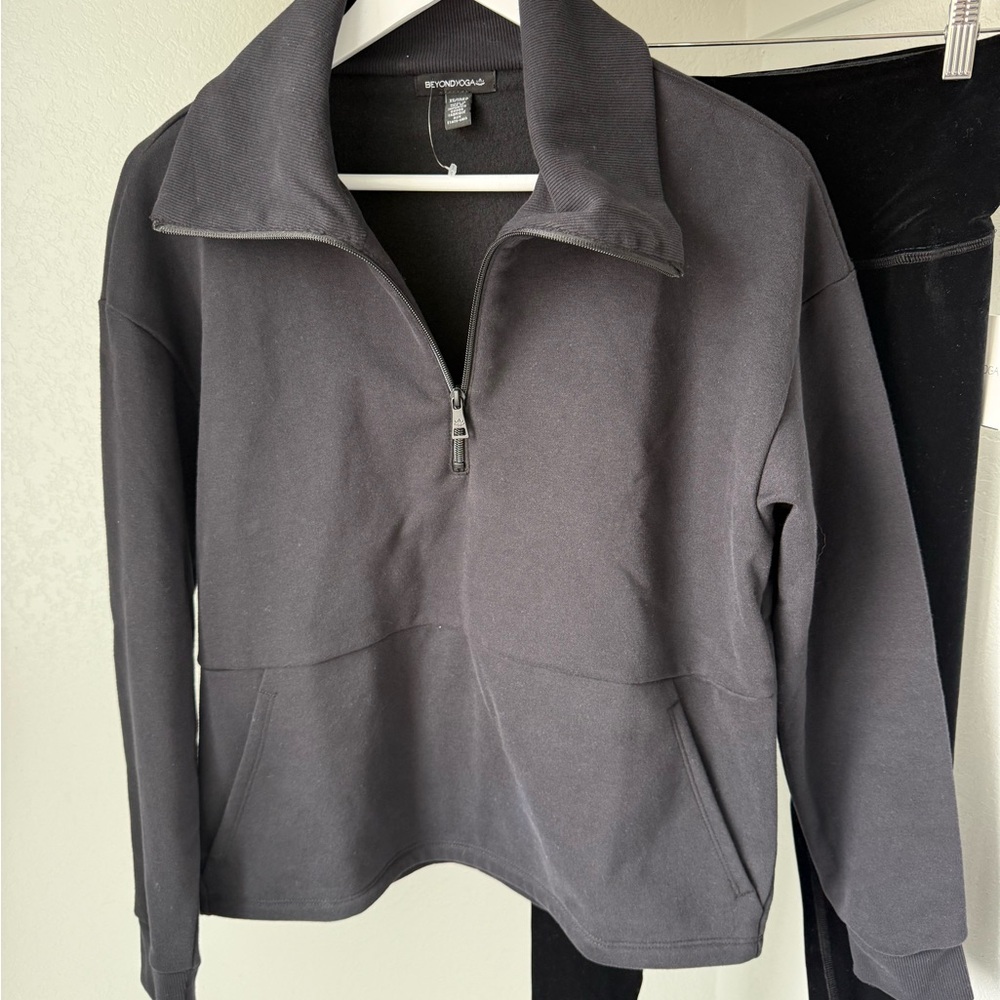 NWT Beyond Yoga Black 1/4 Zip Trek Pullover, Size Small